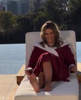 Delta Goodrem feet photo thumbnail