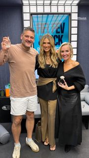 Delta Goodrem feet photo thumbnail