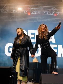 Delta Goodrem feet photo thumbnail