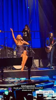Delta Goodrem feet photo 9