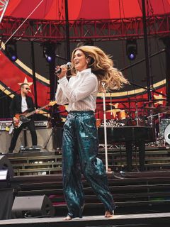 Delta Goodrem feet photo 5
