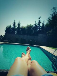 Demet Akalin feet photo thumbnail