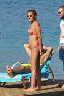 Demet Akalin feet photo thumbnail