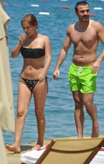 Demet Akalin feet photo thumbnail