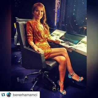 Demet Akalin feet photo thumbnail