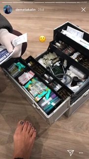 Demet Akalin feet photo thumbnail