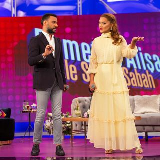 Demet Akalin feet photo thumbnail