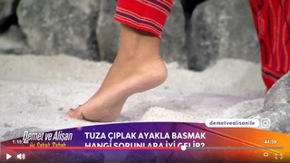 Demet Akalin feet photo thumbnail