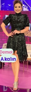 Demet Akalin feet photo thumbnail