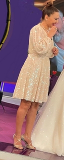 Demet Akalin feet photo thumbnail