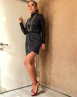 Demet Akalin feet photo thumbnail