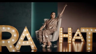 Demet Akalin feet photo thumbnail