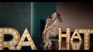 Demet Akalin feet photo thumbnail