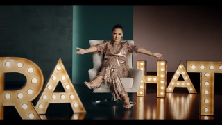 Demet Akalin feet photo thumbnail