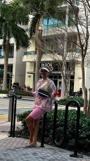 Demet Akalin feet photo thumbnail