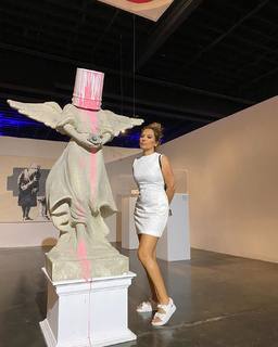 Demet Akalin feet photo thumbnail