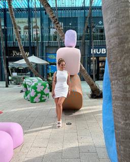 Demet Akalin feet photo thumbnail