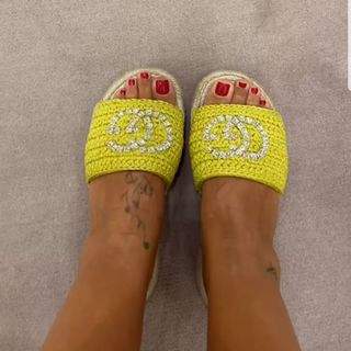 Demet Akalin feet photo thumbnail