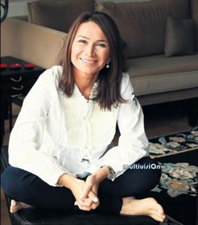 Demet Akbag feet photo 10