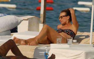 Demet Akbag feet photo 2