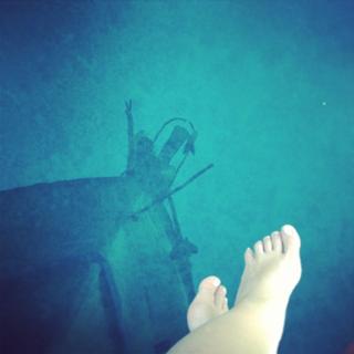 Demet Evgar feet photo thumbnail