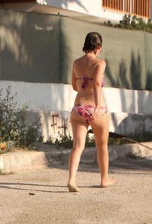 Demet Evgar feet photo thumbnail