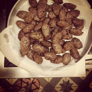 Demet Evgar feet photo thumbnail