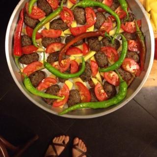 Demet Evgar feet photo thumbnail