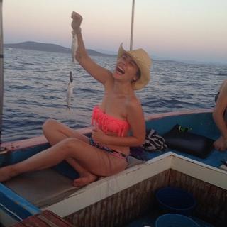 Demet Evgar feet photo thumbnail