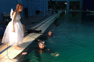 Demet Evgar feet photo thumbnail