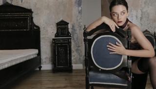 Demet Evgar feet photo thumbnail