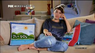 Demet Evgar feet photo thumbnail