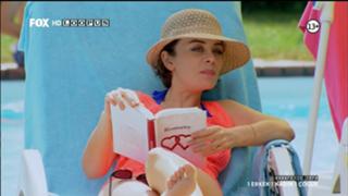 Demet Evgar feet photo thumbnail