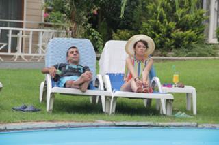 Demet Evgar feet photo thumbnail