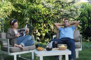 Demet Evgar feet photo thumbnail