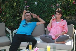 Demet Evgar feet photo thumbnail