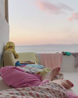 Demet Evgar feet photo thumbnail