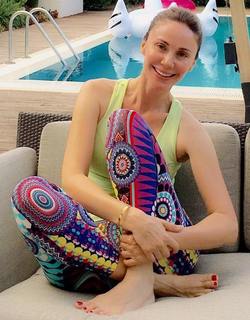 Demet Sener feet photo 19