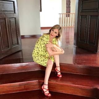 Demet Sener feet photo 1