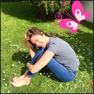 Demet Sener feet photo 19