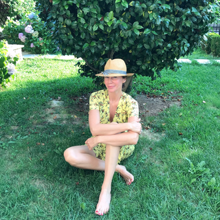 Demet Sener feet photo 17