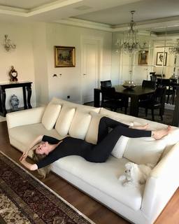 Demet Sener feet photo 10