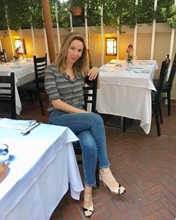 Demet Sener feet photo 4
