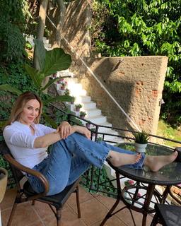 Demet Sener feet photo 12
