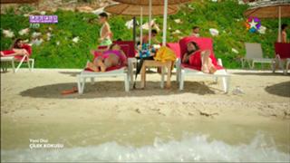 Demet Özdemir feet photo thumbnail