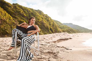 Demet Özdemir feet photo thumbnail