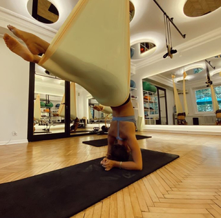 Demet Özdemir feet photo thumbnail