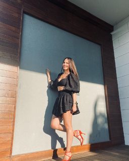 Demet Özdemir feet photo thumbnail