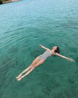 Demet Özdemir feet photo thumbnail