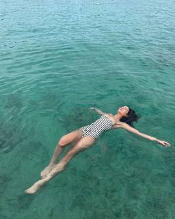 Demet Özdemir feet photo thumbnail